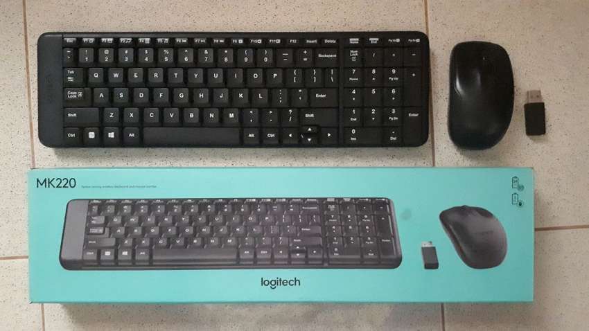 Logitech MK220 Wireless Combo Mouse and Keyboard - Komputer ...