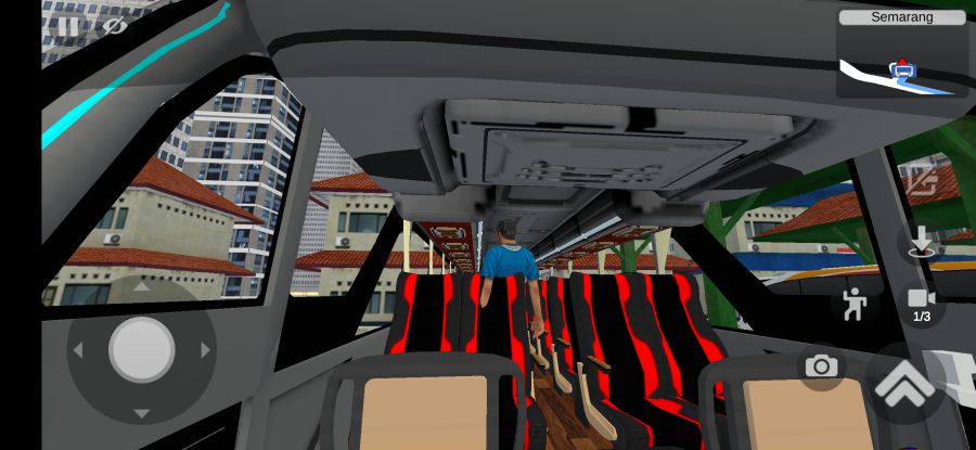 Sopir masuk bus bagian kursi penumpang di game Bussid