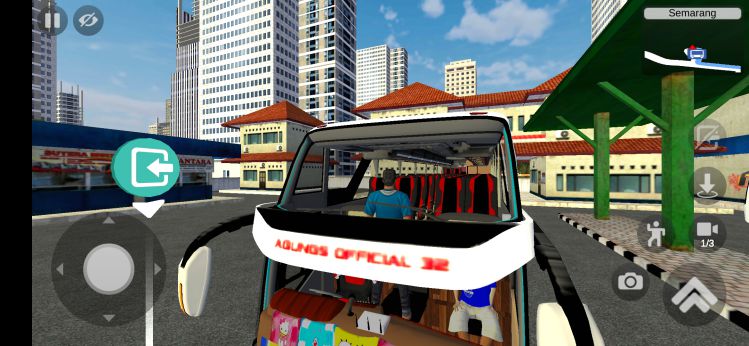 Pemain Bussid opir bisa melihat interior bus setelah berhasil memasukkan sopir