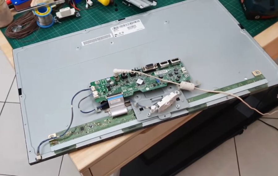 Bagaimana Cara Mengatasi Monitor PC Bergaris ?